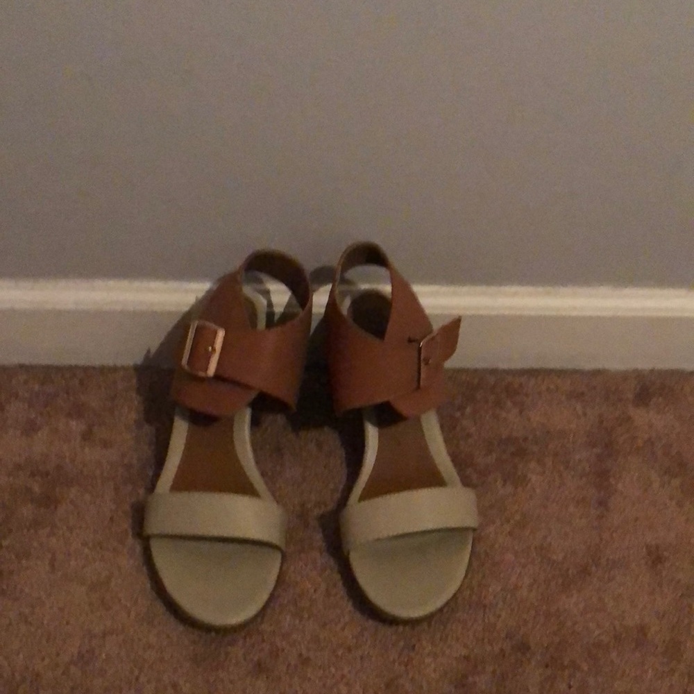 Shoes fir the summer.They are in perfect condition